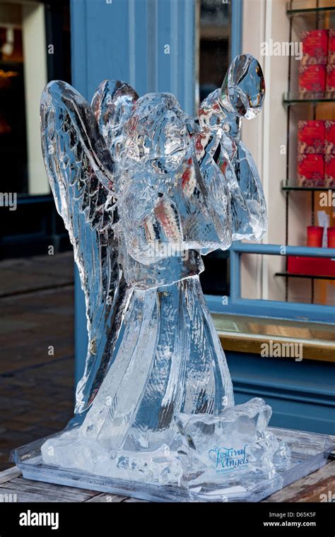 Ice angel sculpture hi-res stock photography and images - Alamy