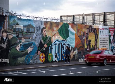 Murals in falls road belfast hi-res stock photography and images - Alamy
