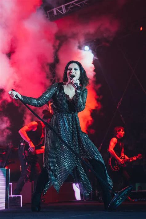 Inarrestabile Laura Pausini Nuovo Album In Special Edition E Duetto