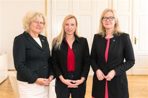 Frauenministerin Dr Juliane Bogner Strau Zu Besuch An Der Tu Wien