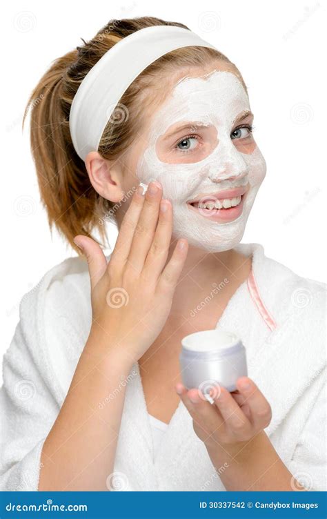 Application De La Fille Blonde De Sourire De Doigts De Masque Protecteur Photo Stock Image Of