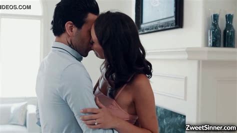 Horny Wife Jade Nile Enjoys A Hot Hardcore Sex With Her Friend While Her Husband Is Busy