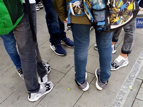 Huyền thoại gay cấn giữa adidas và Puma