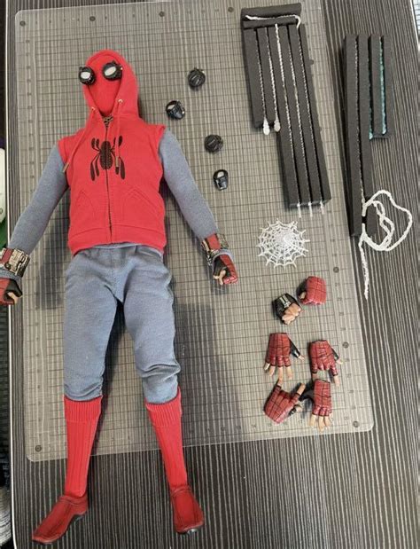 FREE LOCAL POSTAGE MARVEL SPIDERMAN FAR FROM HOME HOT TOYS SCALE