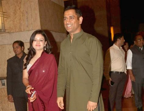 Ms Dhonis Wife Sakshi Dhoni Biography Age Daughter Wiki Height