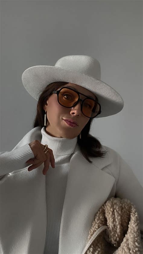 Look of the day | Стили шляп, Белые пальто, Белые шляпы