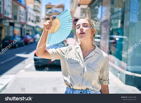 imágenes de Hot pose Imágenes fotos y vectores de stock Shutterstock