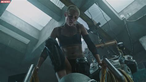 Naked Kristen Stewart In Underwater