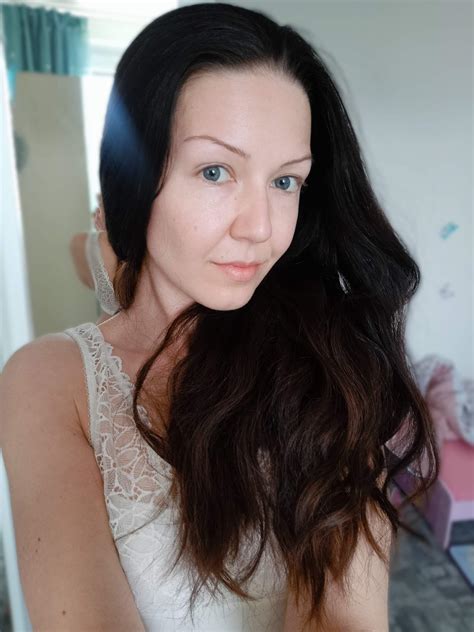 Blue Eyed Milf Scrolller