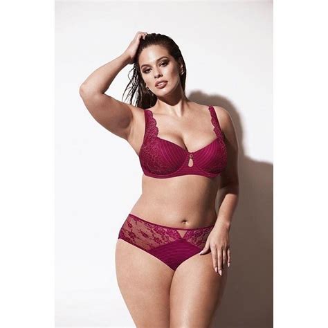 Modelo plus size posa de lingerie lança calendário e esbanja autoestima 18 01 2019 UOL Universa