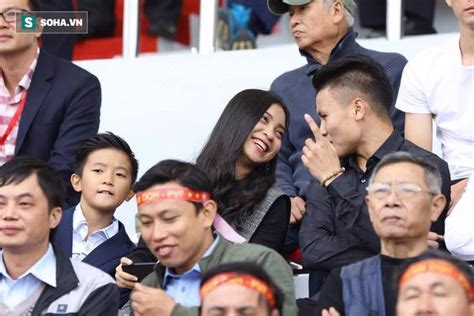 Bạn gái hot girl gửi lời chúc Quang Hải thành công ở trận chung kết