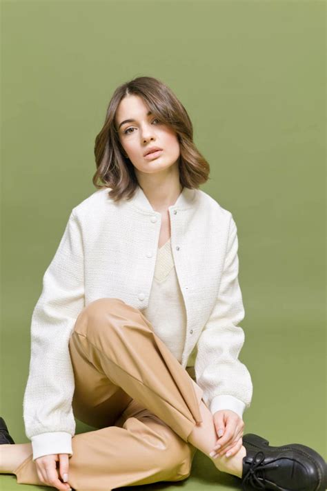 Anna Yo Brown Eyes Brunette Hair ID