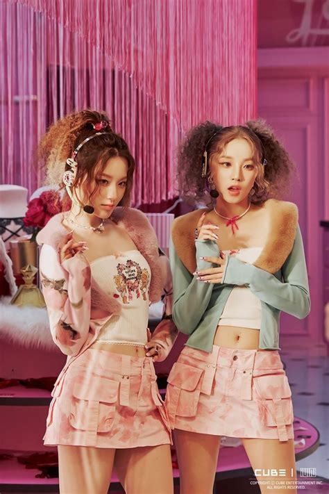 Pin di gay nerd III su G I DLE 여자 아이돌 Stile