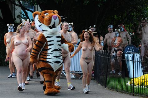 Naked Girls Parade Porn Photos