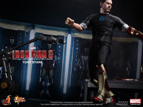 Hot Toys Iron Man Tony Stark Figure