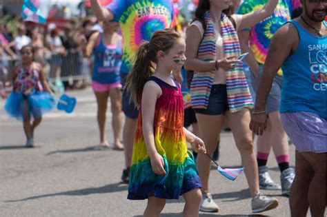 Coppia Canadese Non Vuole Un Figlio Gay Il Governo Gli Vieta Di Adottare Bambini Gay It