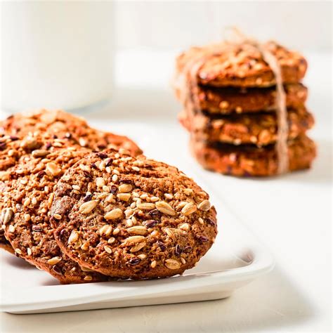 Elan Organic Sunflower Seeds (No Shell) vs. Snacks: Surprising All