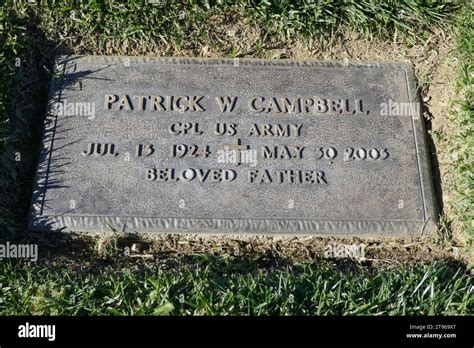 November 2023 Schauspieler Patrick Campbell Grave In Gardens Of