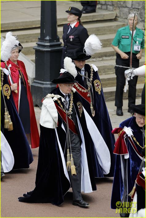 Photo Kate Middleton Replica Dress Prince William More Order Garter