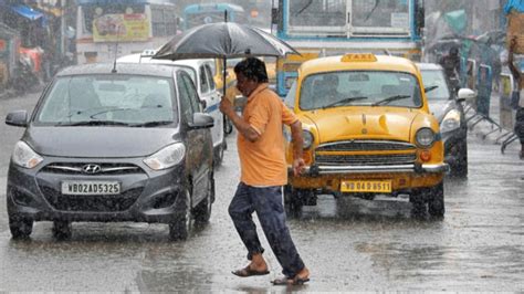 West Bengal Weather Update ঘূর্ণাবর্তের জের টানা ৩ দিন বৃষ্টি কলকাতা