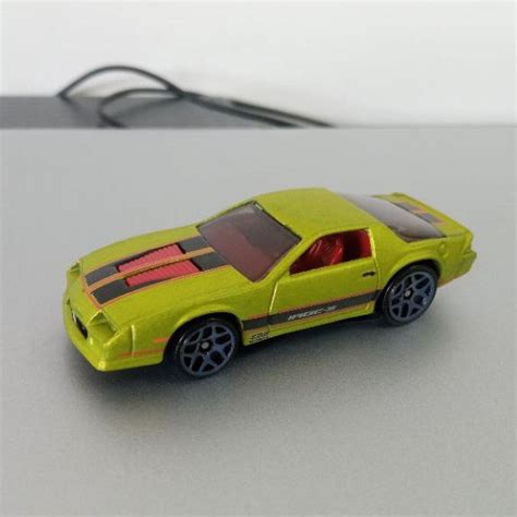 Hot Wheels Camaro Iroc Z Shopee Malaysia