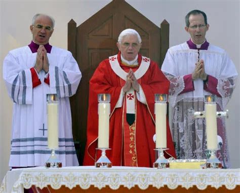 Benedicto Xvi Finaliza En El Santuario De Lourdes Con Una