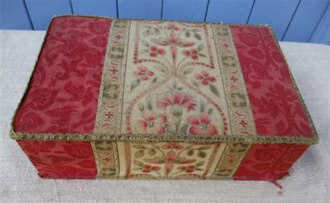 ANCIEN COFFRET boîte à couture fleurie carton tissu AU BON MARCHE EUR