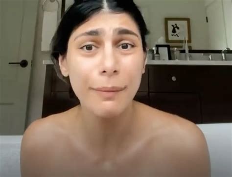 Ex Pornhub star Mia Khalifa strips off for naked bath snap on hotel break with fiancé Daily Star