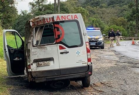 Enfermeira Sem Cinto E Mais Duas Pessoas Se Ferem Em Acidente