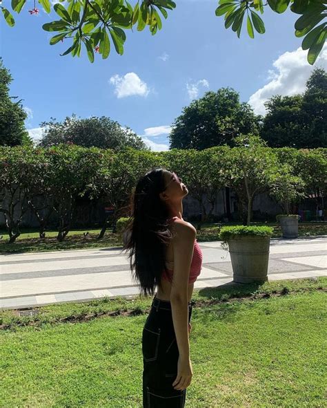 STACEY Pretty Brunette Stacey Pretty Selfies