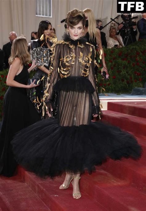 Louisa Jacobson Flashes Her Nude Tits At The Met Gala In NYC