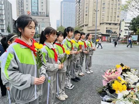 缅怀革命先烈 传承红色基因——成都市天涯石小学昭忠祠分校开展清明节祭扫活动中国国情中国网