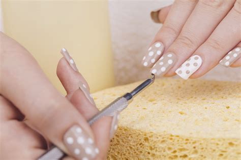 Dise Os De U As Con Puntos Para Lucir Una Manicura Llena De Estilo