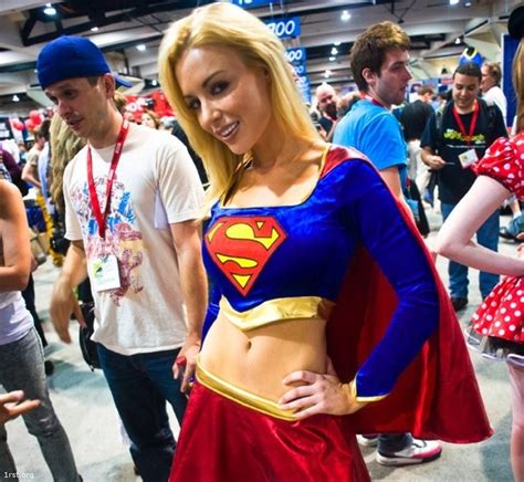 Hot Cosplay Babes Dressed As Supergirl