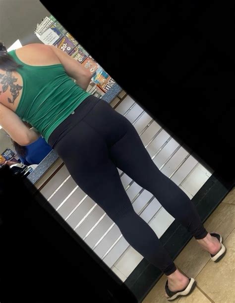 Tight Sexy Ass OC Spandex Leggings Yoga Pants Forum