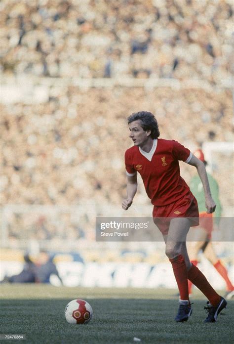 Liverpool Fc Footballer Phil Thompson Playing In The Milk Cup 1982