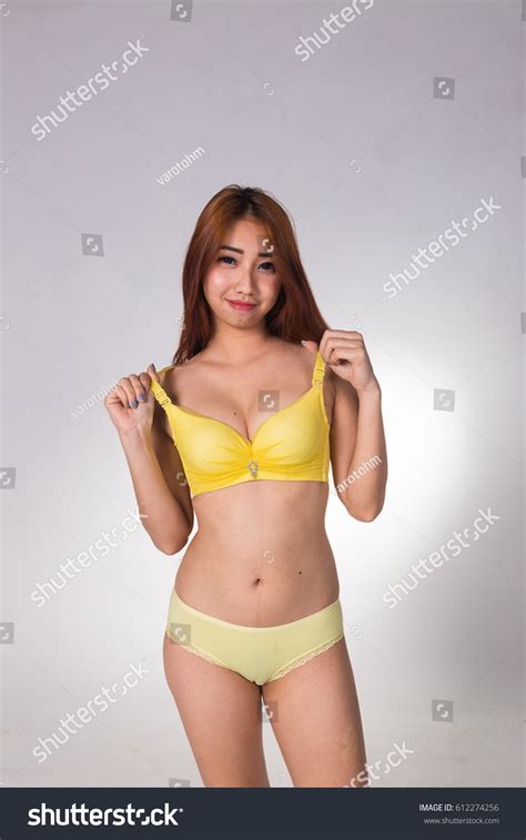 Sexy Asian Woman White Lingerie On库存照片612274256 Shutterstock