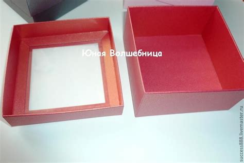 Коробка с окошком из дизайнерского картона самосборная купить в ...