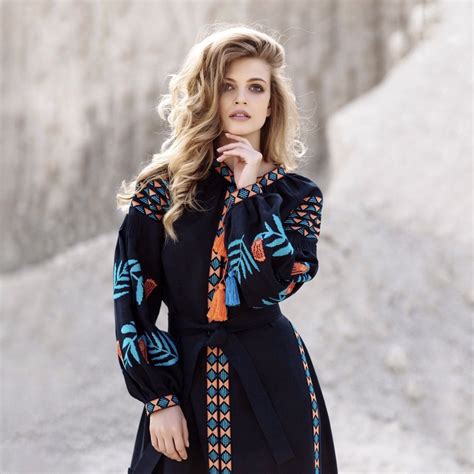 Вишукана сукня зі 100% льону, на рукавах ручна зборка. А ще, це одна з ...