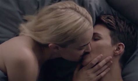 Batwomans Ruby Rose Sets Pulses Racing With Steamy Lesbian Sex Scene The Irish Sun The