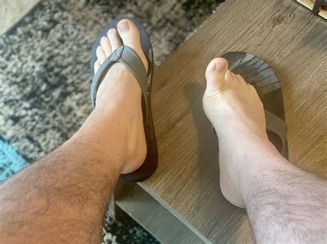 Feetandfuzz On Twitter Its Gonna Be Hot Today That Means These Dad Feet Are Gonna Be Bare