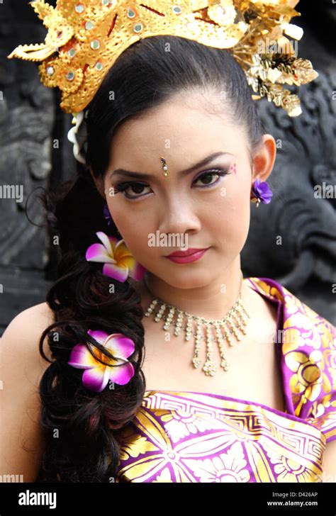 Bali Balinese Indonesian Indonesia girl traditional culture girl art ...