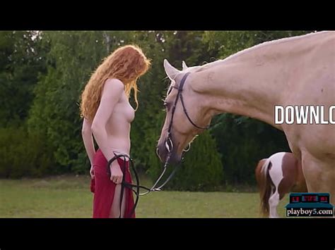 Heidi Romanova Superbe MILF Rousse Et Chaude Solo En Plein Air Pour Playboy XVIDEOS