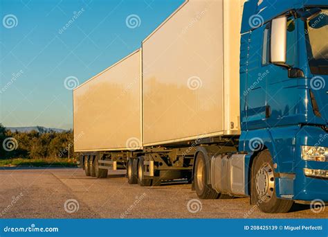 Road Train Or Ems European Modular System Mega Truck With Two Semi