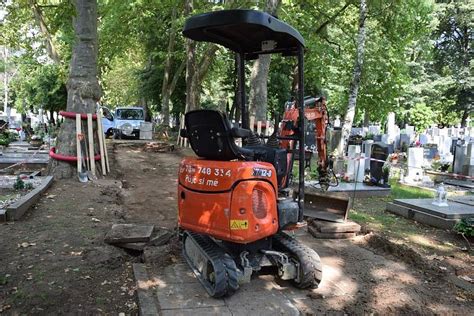 Fotogalerie Hřbitov v Hodoníně bude mít opravenou zeď i centrální