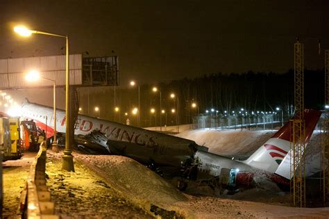 Crash of a Tupolev TU-204-100V in Moscow: 5 killed | Bureau of Aircraft ...