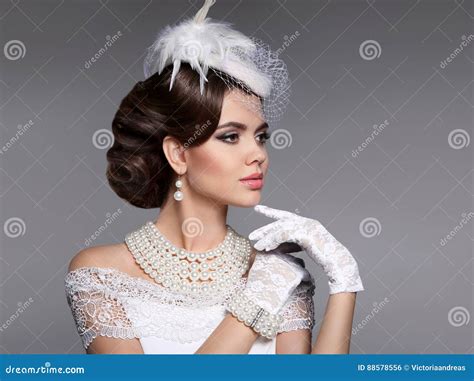 Retro Woman Portrait Elegant Lady With Hairstyle Pearls Jewelry Set