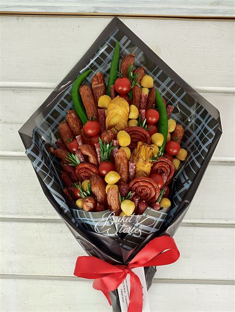 Букет из колбасы и сыра "Лидер" - Съедобные букеты