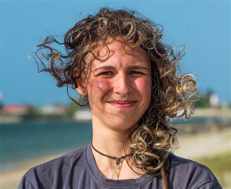 Sashel Calderón, poesiak idaztea gustuko duen 23 urteko filosofia ...