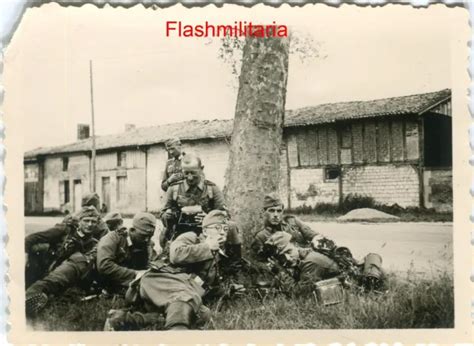 Photo Allemande Guerre Ww Groupe De Soldats Heer Avec Quipement